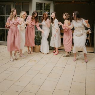 Jdete na svatbu a sháníte šaty na poslední chvíli? U nás nahttps://www.bigbros.cz/ v sekci "skladovky" seženete spoustu...